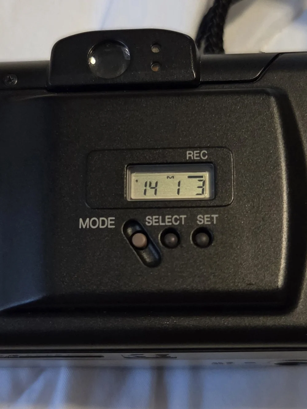 Canon 38-105mm Zoom Point-and-Shoot Camera - Black & Silver